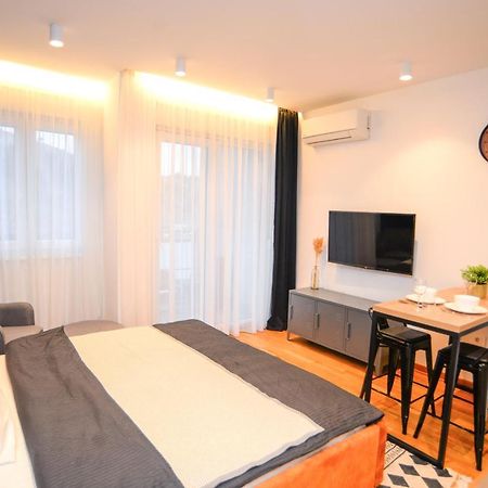 פודגוריצה Design Apartment Near Gorica Park מראה חיצוני תמונה